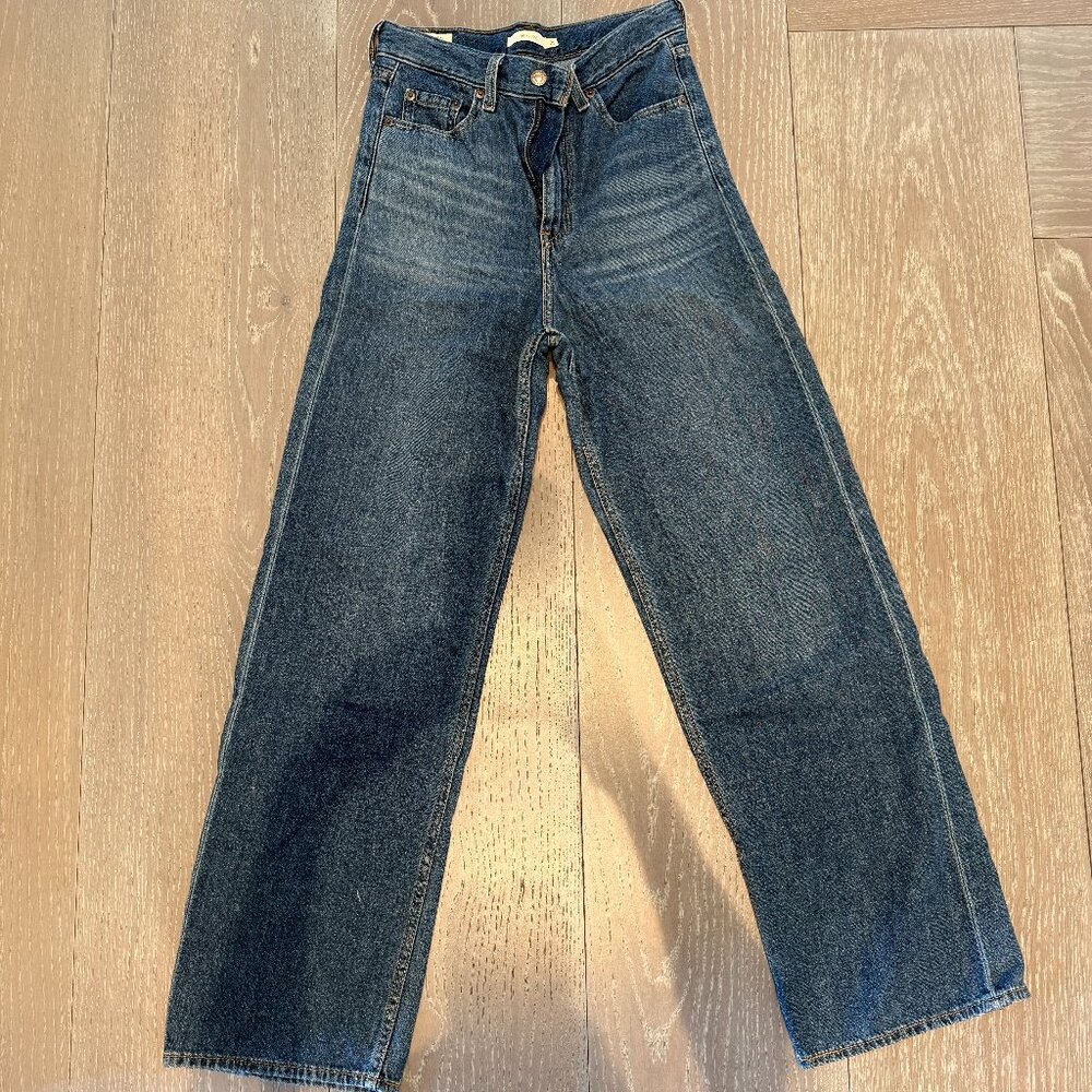 Womens Levi jeans- size 25.